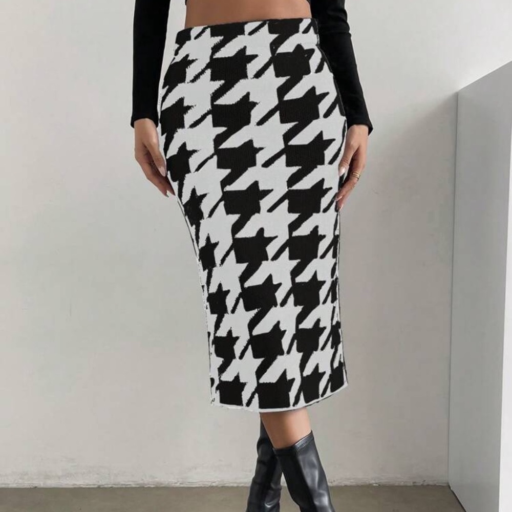 Black & White Houndstooth Knit Skirt Small - Picture 2 of 9